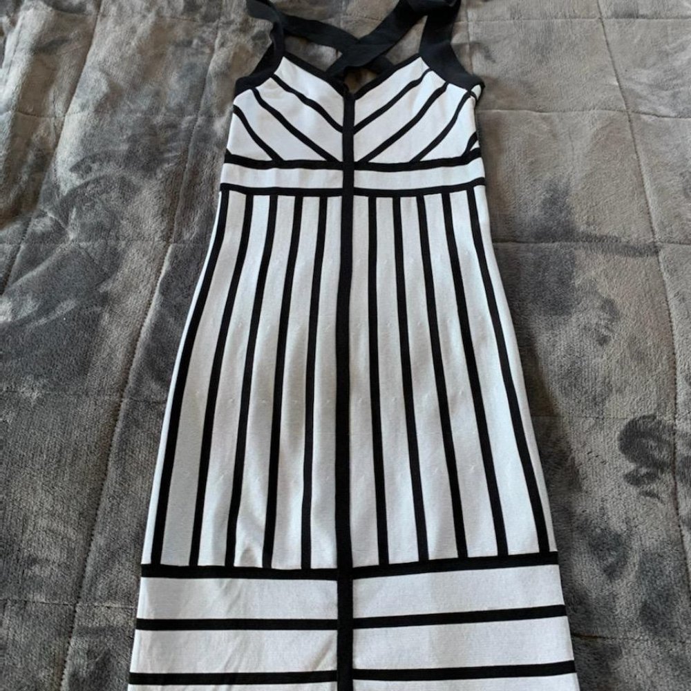 Sexy Black and Blue Contour Dress - Picture 3 of 6
